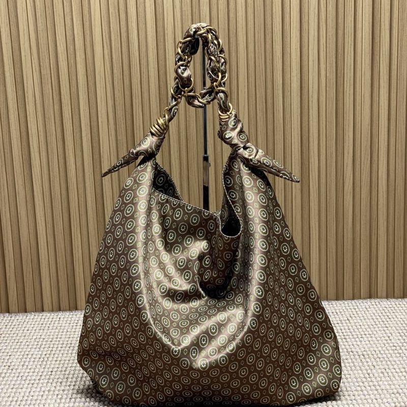 Y51 shopping bags